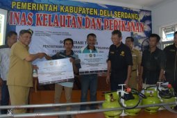 Nelayan Deliserdang terima bantuan mesin kapal berbahan  bakar gas