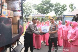 Polres Banjar peduli korban kebakaran Pulau Sebuku