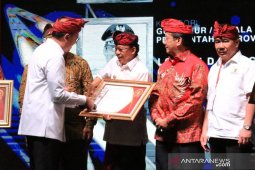 Gubernur Bali terima "Kadin Awards 2019"