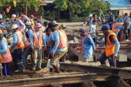 Jalur ganda KA segmen Geneng-Kedungbanteng dialihkan