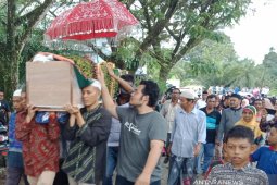 Ribuan warga antar jenazah hakim Jamaluddin ke liang lahat di Nagan Raya