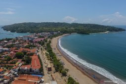 Pantai Barat dan Timur Pangandaran berwajah baru pada awal tahun