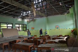 Dampak angin kencang di Jombang
