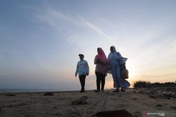 Wisata Pantai Jumiang