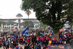 Upah Buruh Sudah Meningkat, RUU Ciptaker Akan Semakin Meningkatkan