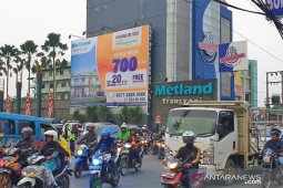 Warga minta Pemkab tangani lalin Transyogi pertigaan Metland