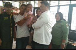 Mengharukan,  bocah Yang ditelantarkan ibu, ditemukan sang ayah