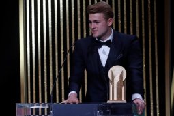 De Ligt  gantikan Mbappe raih Kopa Trophy dalam seremoni Ballon d'Or