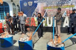 KPPBC TMPBC Ambon musnahkan ribuan rokok dan minuman ilegal