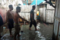 BPBD Buru tinjau dampak air laut pasang di Desa Bara