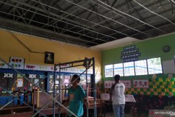 Atap gedung SDN di Pancurbatu ambruk, 36 siswa dan 1 guru tertimpa