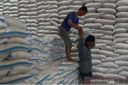 Bulog gelar operasi pasar beras di Sukabumi
