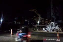 Bagian lengan crane proyek Tol BORR Seksi IIIA Kota Bogor alami patah