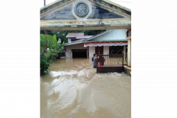 Banjir merendam sejumlah rumah warga Boyan Tanjung Kapuas Hulu