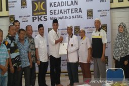Sukhairi kembalikan berkas pendaftaran ke PKS