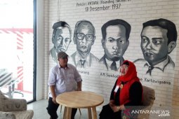 Usia 82 tahun, Antara Kalsel percantik ruangan kantor