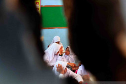 Ruang kelas SDN Langkap 02 di Jember retak, siswa belajar di mushalla