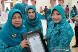 Hj Isnaniah Achmad Fikry dinobatkan sebagai Ketua TP PKK Kabupaten berprestasi