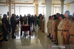 Gubernur Dominggus ingin kepala SMA/SMK Papua Barat kreatif