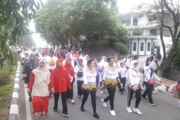 Isran Lepas Jalan Sehat Hari Ibu ke 91