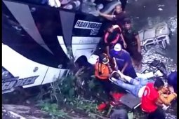 Sebagian korban luka kecelakaan bus di Blitar diperbolehkan pulang
