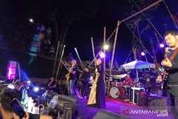 Tata Janeeta tampil memukau konser Symphony Rengganis Situbondo (Video)