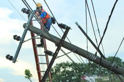 PLN bentuk tim khusus pulihkan gangguan listrik di Madura