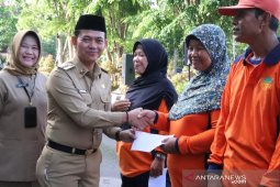 Bupati Bangka berikan bonus "Pasukan Kuning"