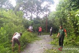 Babinsa Koramil 18/Pargarutan galakkan gotong royong