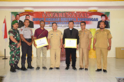 Bupati Sekadau Safari Natal Hari Ke-4 dan Ke-5 di Belitang dan Belitang Hilir