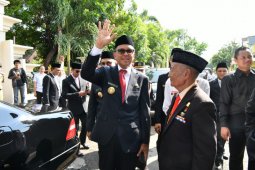 Gubernur Sulsel imbau masyarakat bersihkan lingkungan hadapi musim hujan