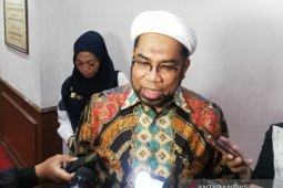 Mochtar Ngabalin sebut mengkritik boleh, tetapi berikan jalan keluar