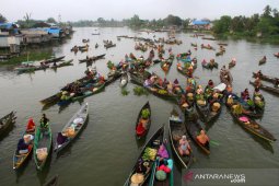 Wisata Pasar Terapung Lok Baintan