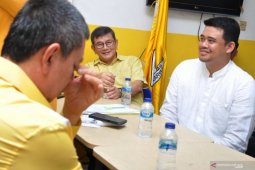 Menantu Presiden  Jokowi, Bobby kembalikan formulir pendaftaran ke Golkar