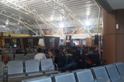 Cuaca buruk, lima penerbangan alami "holding" di Supadio