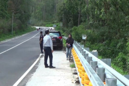 Dishub Magetan pasang pembatas jalan  "rolling barrier" di jalur Sarangan-Tawangmangu