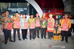Bupati Batola raih penghargaan peduli HAM