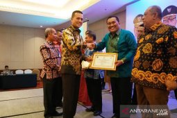 Terbaik dua selesaikan TLHP Inspektorat Sumut, Pemkab Tapsel diberi penghargaan