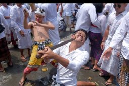 Upacara Nangluk Merana di Kuta