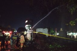 Tim Damkar Pemkot Pematangsiantar "sisir" bekas kebakaran