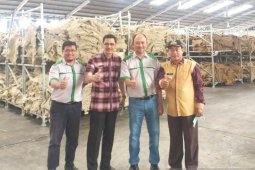 Produk karet  olahan Samarinda  diekspor keluar negeri