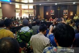 Ratusan pengerit BBM datangi DPRD Babel tolak "fuel card"