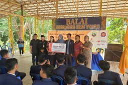 Mubadala Petroleum serahkan beasiswa kepada mahasiswa Poltek