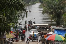 Banjir lumpuhkan arus lalu lintas Medan-Padang