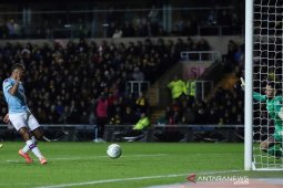 Duo Manchester dan Leicester  melenggang ke semifinal Piala Liga