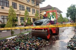 Polda Banten musnahkan 33.168 botol miras hasil Ops Sikat Kalimaya 2019