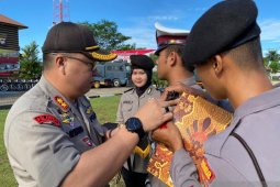 Polsek Singkawang Selatan ajak pengendara istirahat di pos pengamanan Bundaran Sakok