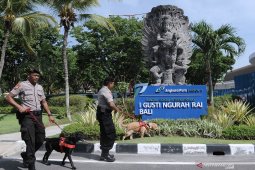 Airport, police search for Nat Geo photographer's missing hard drives