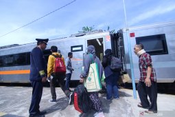 Penjualan tiket KA Natal dan Tahun Baru