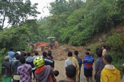 Lima kecamatan di Kabupaten Agam diterjang banjir dan longsor